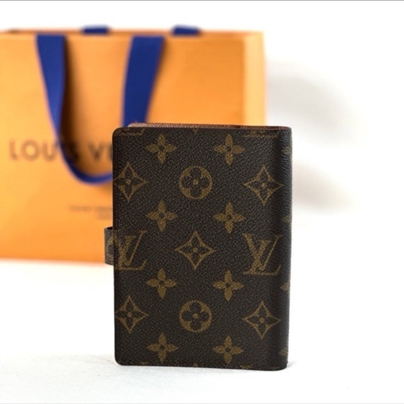 Louis Vuitton Monogram Wallet (Passport Size) - Picture 4 of 5